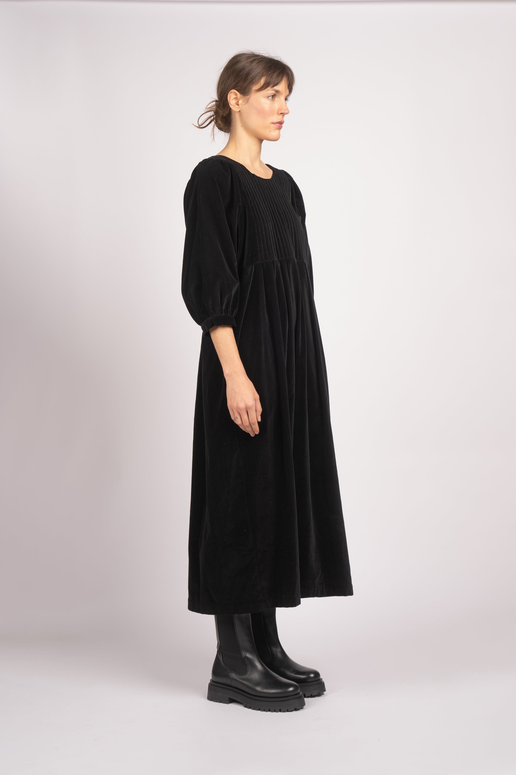 model wears black velvet quilt dress from fashion brand THE REGULAR