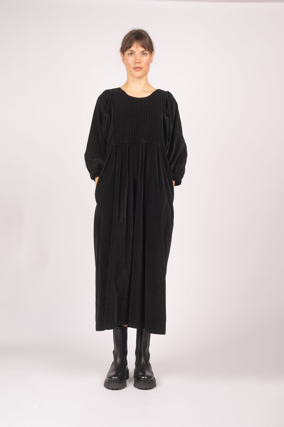 model wears black velvet quilt dress from fashion brand THE REGULAR